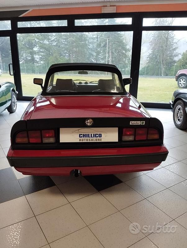 Usata Alfa Romeo Spider Quadrifoglio Verde 125 CV (91 kW) 1988 Rosso Cabrio