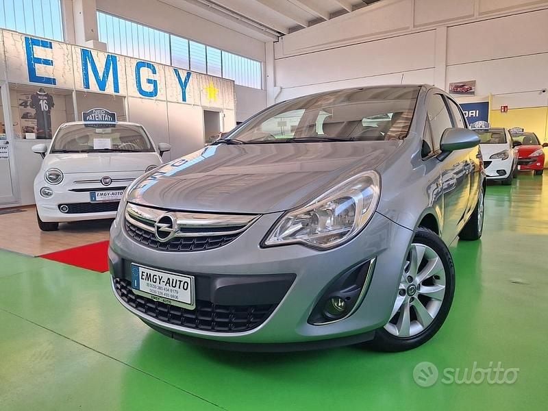 Usata Opel Corsa 86 CV (63 kW) 2012 Grigio Berlina