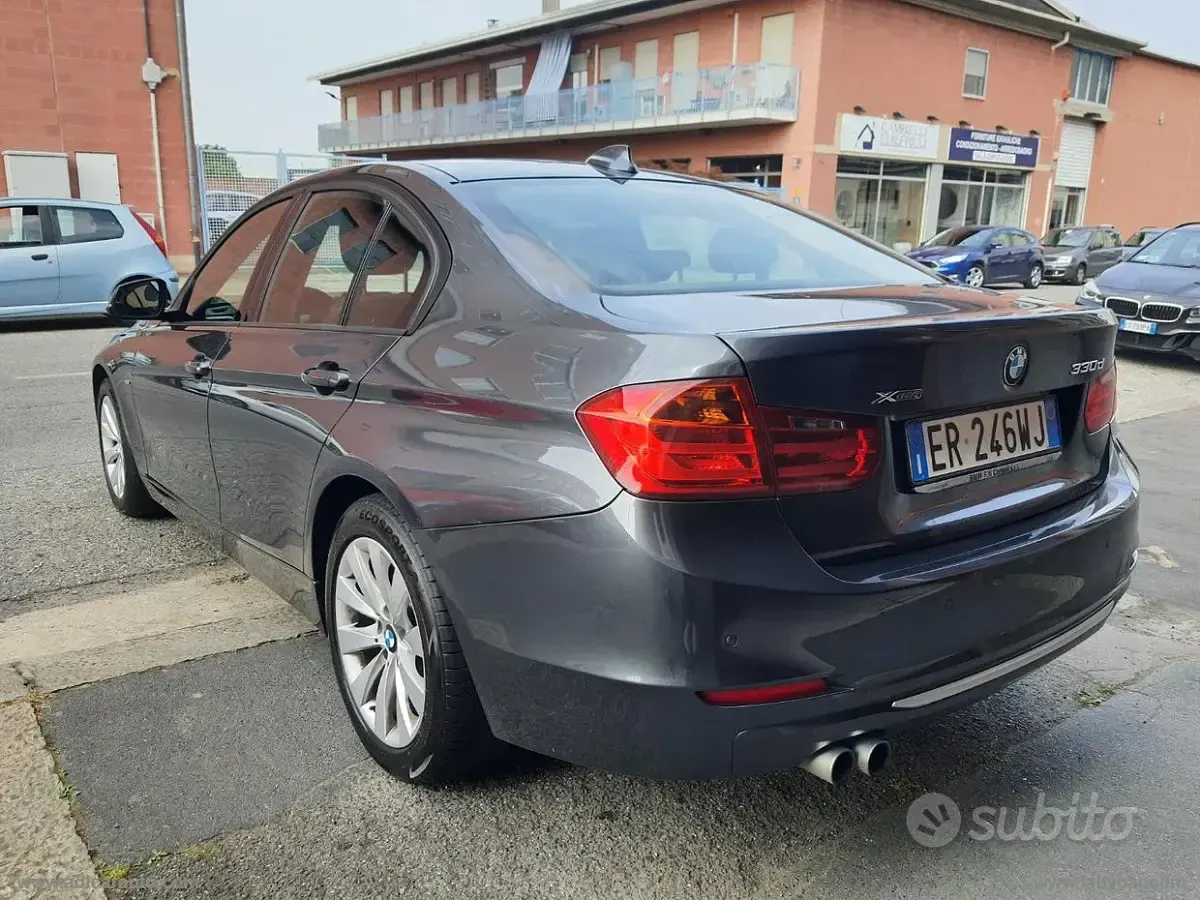 Usata BMW 330 258 CV (189 kW) 2013 Nero Berlina