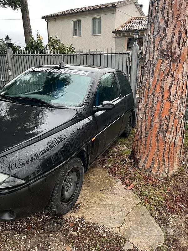 Usata Lancia Ypsilon 60 CV (44 kW) 2000 Nero Utilitaria