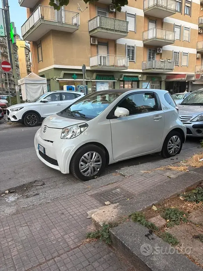 Usata Toyota iQ Active 68 CV (50 kW) 2013 Bianco Utilitaria