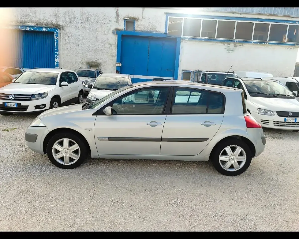 Usata Renault Mégane II Sportway 100 CV (73 kW) 2006 Argento Berlina