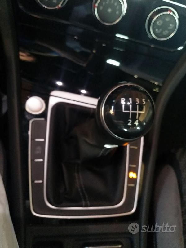 Usata VW Golf VII Sportline 116 CV (85 kW) 2017 Grigio Berlina