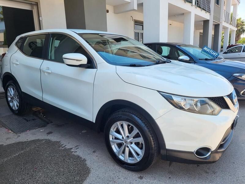 Usata Nissan Qashqai Acenta 110 CV (80 kW) 2016 Bianco SUV