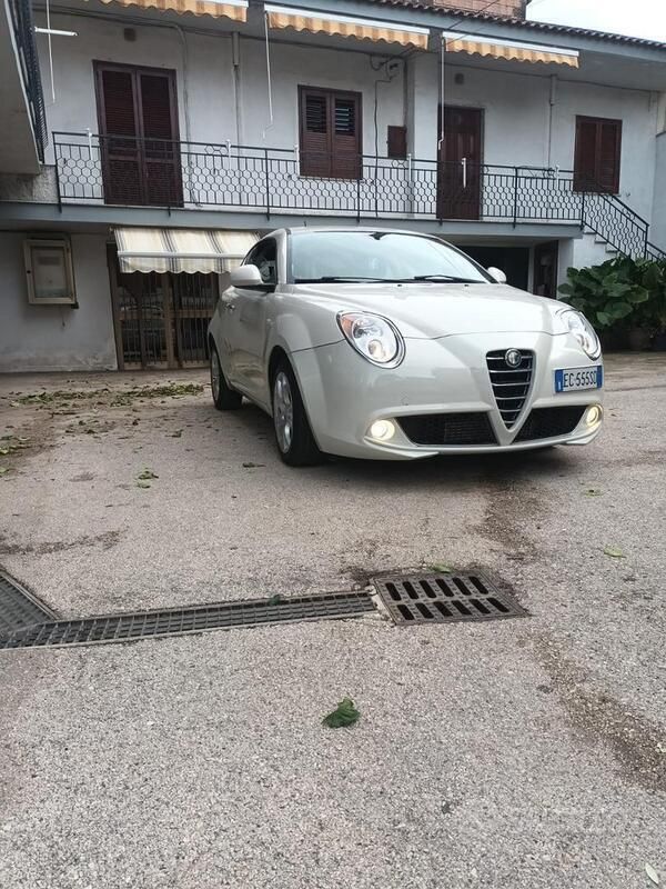 Bianco Usata 2010 Alfa Romeo MiTo Due volumi | 4600 € - Immagine 1/4