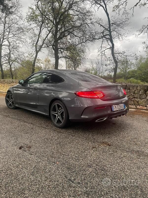 Usata Mercedes E250 211 CV (155 kW) 2017 Grigio Coupé