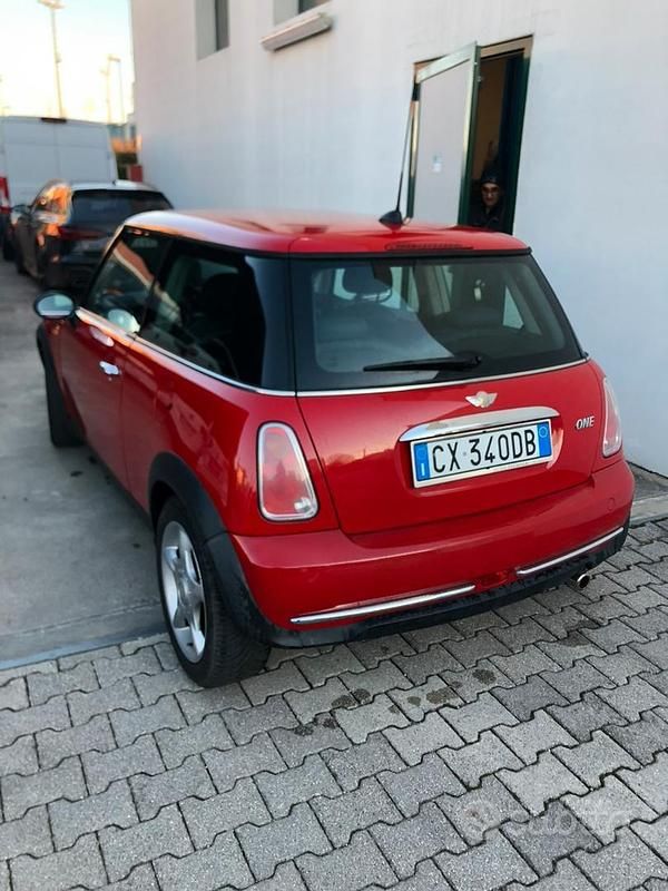 Usata Mini ONE 90 CV (66 kW) 2005 Rosso Utilitaria