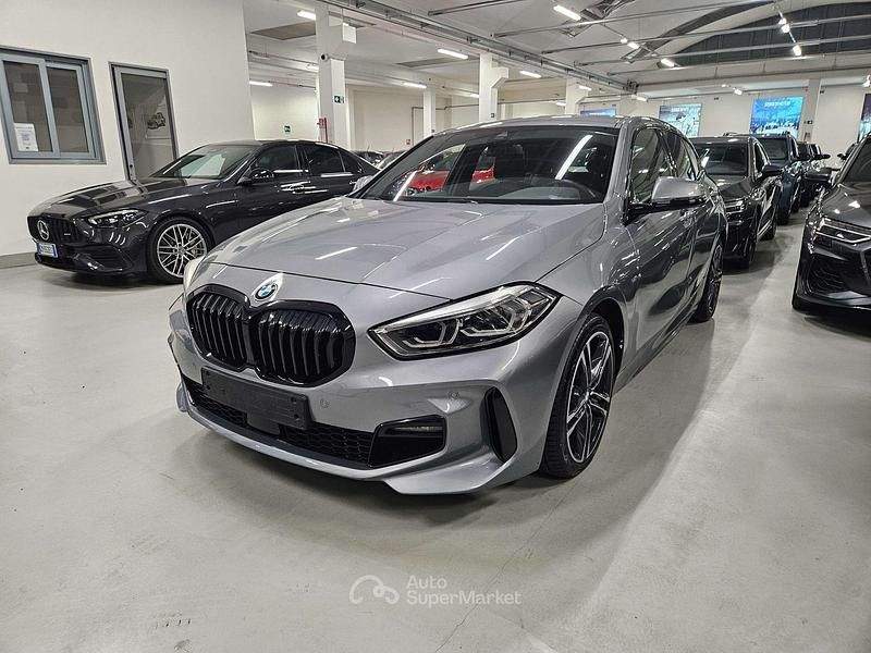 Usata BMW 118 M Sport 136 CV (100 kW) 2024 Skyscraper grey met. Utilitaria