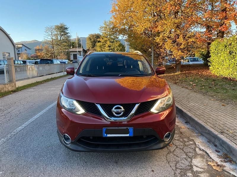 Usata Nissan Qashqai Acenta 116 CV (85 kW) 2016 Rosso SUV