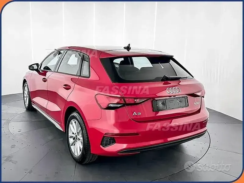 Gebraucht Audi A3 150 PS (110 kW) 2022 Rot Limousine