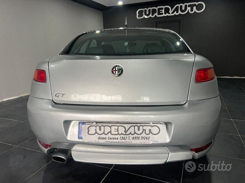 Usata Alfa Romeo GT Distinctive 150 CV (110 kW) 2005 Argento Coupé