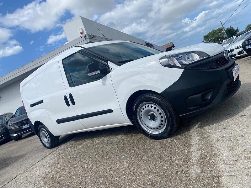 Usata Fiat Doblò S 105 CV (77 kW) 2021 Bianco Monovolume