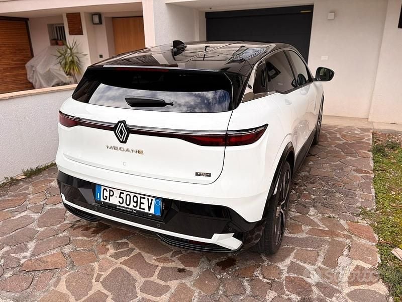 Usata Renault Megane E-Tech Techno 161 kW (220 CV) 2023 Bianco SUV
