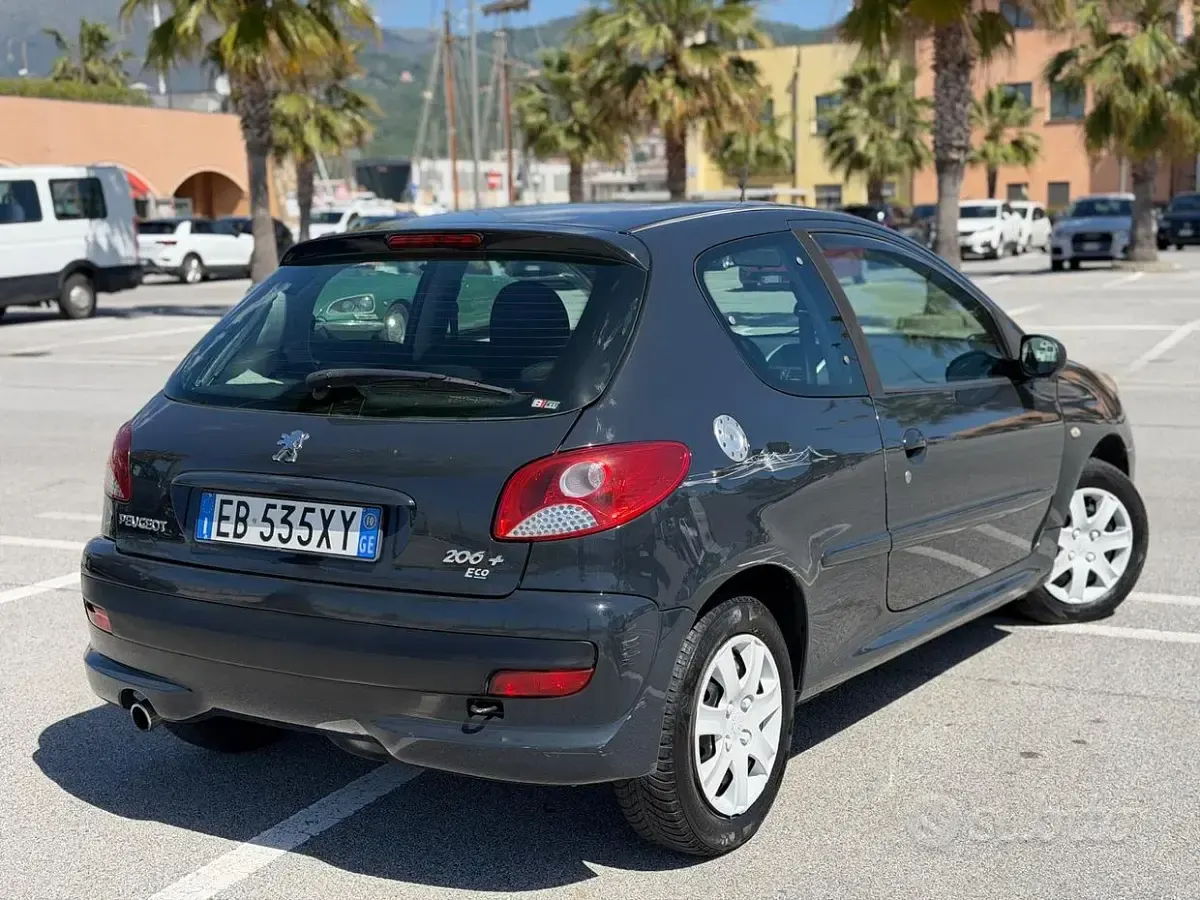 Begagnad Peugeot 206 60 HK (44 kW) 2010 Brun Sedan