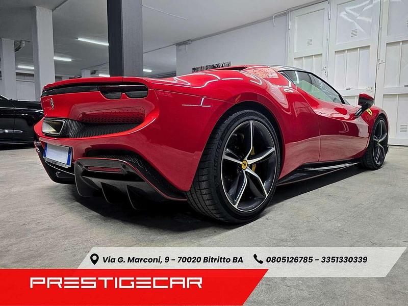 Usata Ferrari 296 829 CV (609 kW) 2024 Rosso corsa Coupé