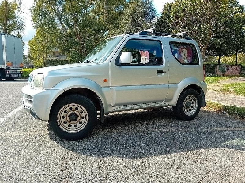 Usata Suzuki Jimny 85 CV (62 kW) 2013 Grigio SUV