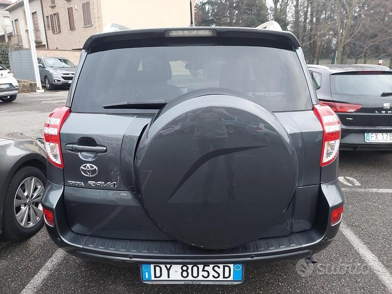 Usata Toyota RAV4 Luxury 150 CV (110 kW) 2009 Grigio SUV
