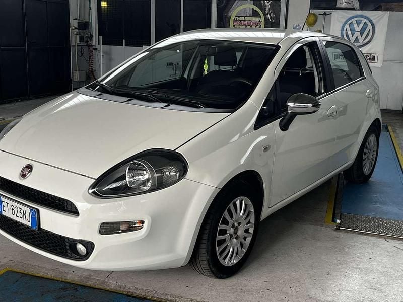 Usata Fiat Punto Street 69 CV (50 kW) 2014 Bianco Utilitaria