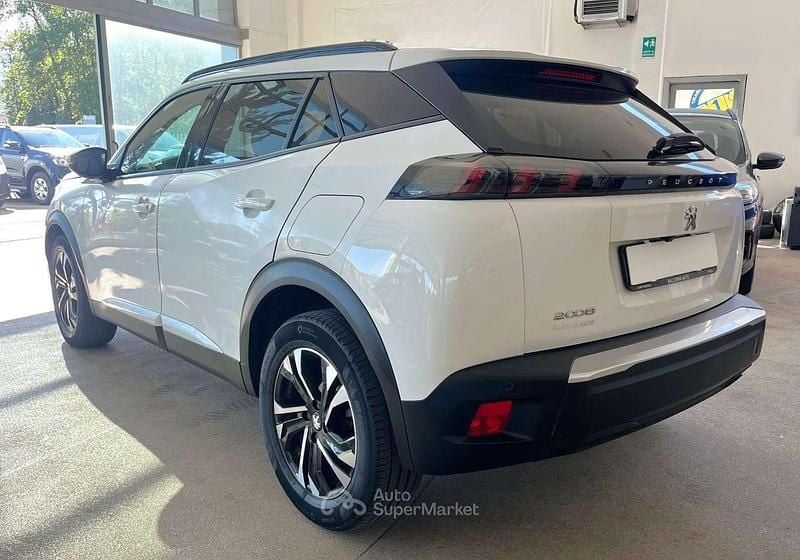 Usata Peugeot 2008 Allure 102 CV (75 kW) 2021 Bianco SUV