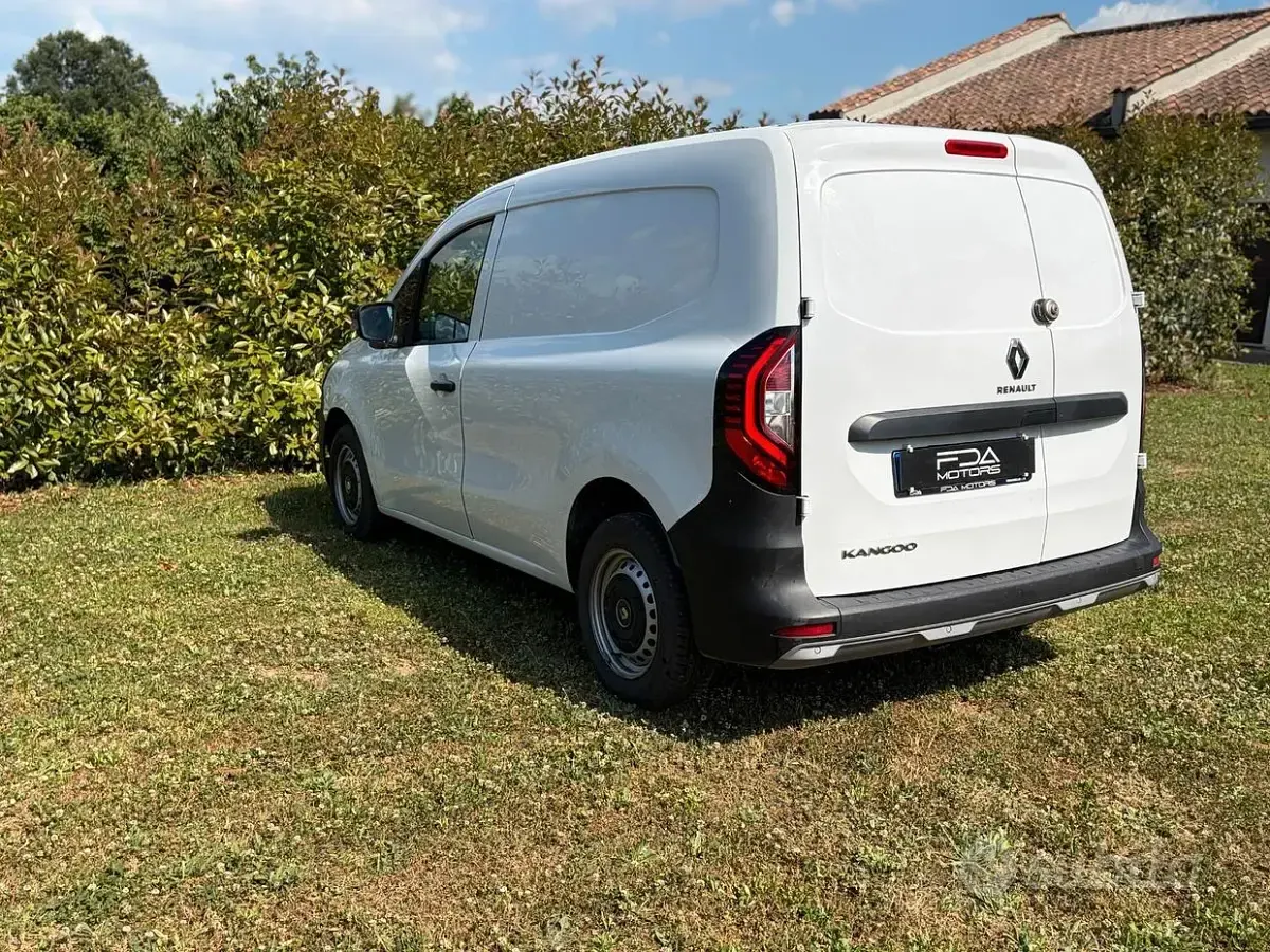 Usata Renault Kangoo Edition One 95 CV (69 kW) 2022 Bianco Monovolume