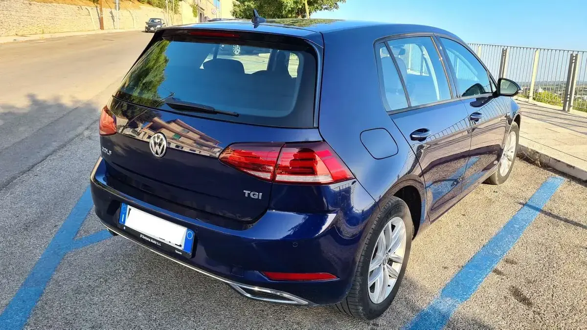 Usata VW Golf VII Highline 110 CV (80 kW) 2017 Blu/azzurro Berlina