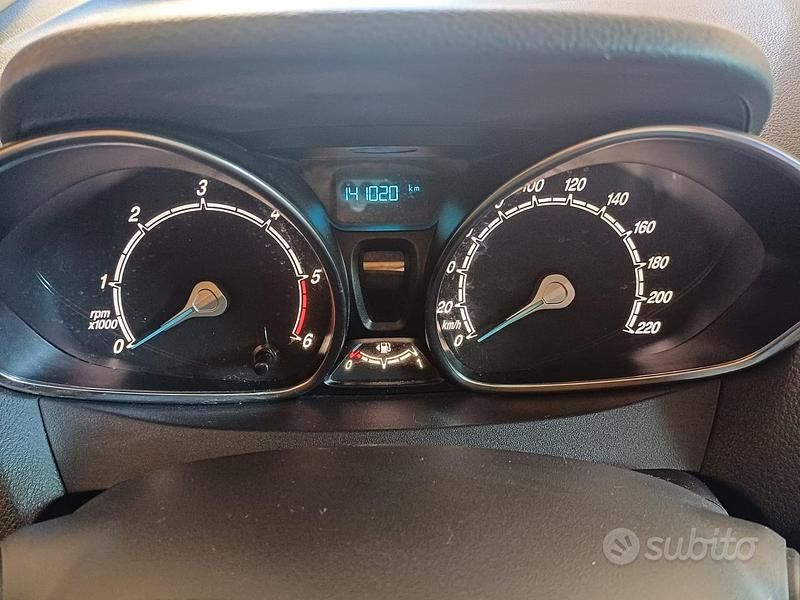 Usata Ford Tourneo Courier 2015 Grigio Monovolume