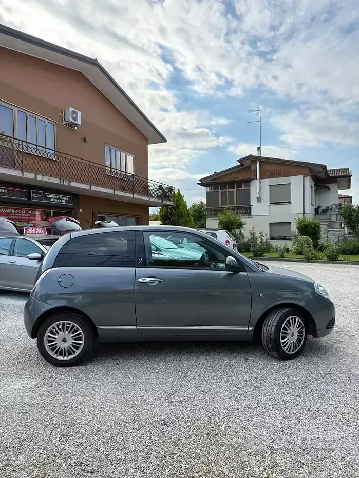 Usata Lancia Ypsilon 60 CV (44 kW) 2010 Grigio Utilitaria