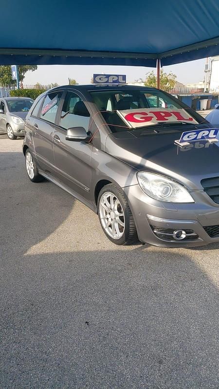 Usata Mercedes B200 193 CV (141 kW) 2008 Argento Monovolume