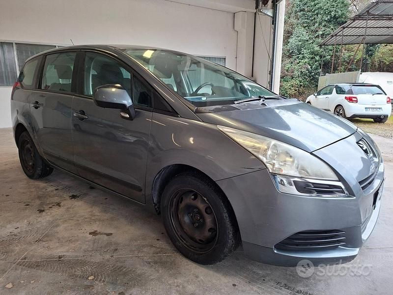 Usata Peugeot 5008 Business-Line 112 CV (82 kW) 2011 Grigio Monovolume