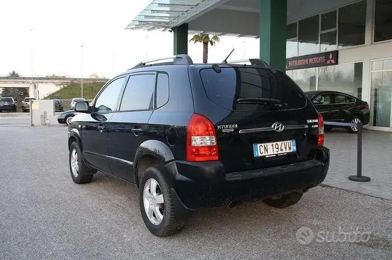 Second-hand Hyundai Tucson Dynamiq 112 CP (82 kW) 2004 Negru SUV