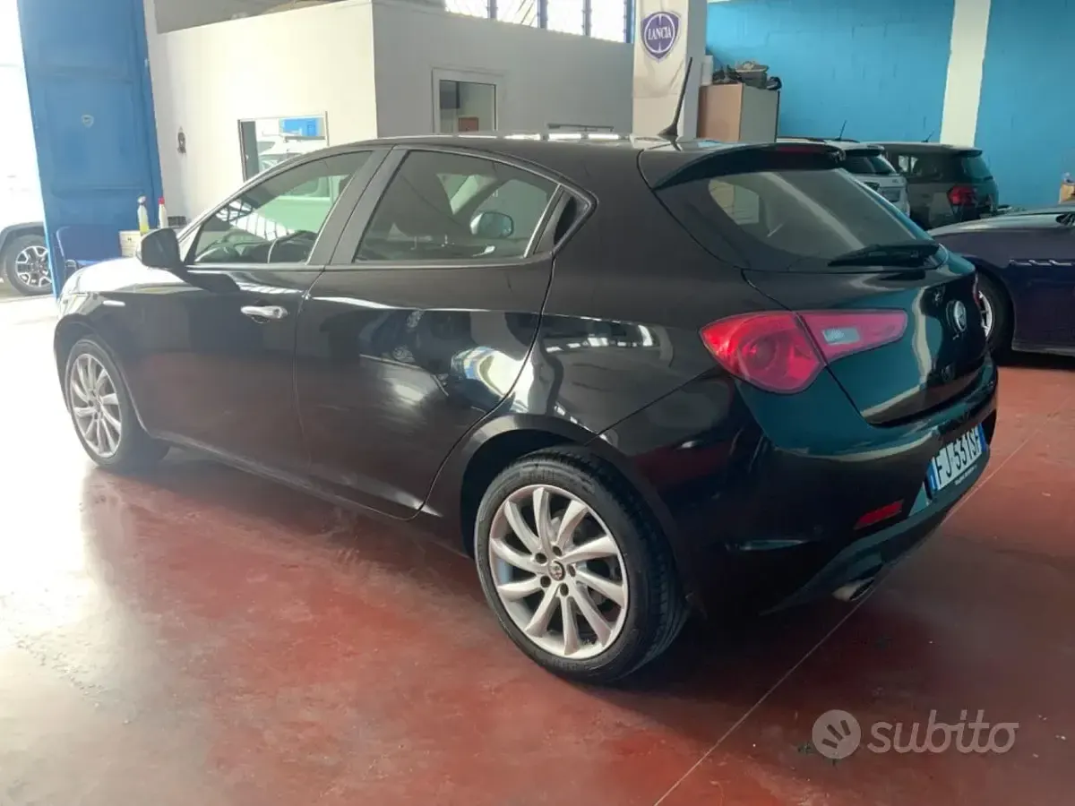 Usata Alfa Romeo Giulietta Super 120 CV (88 kW) 2017 Nero Utilitaria