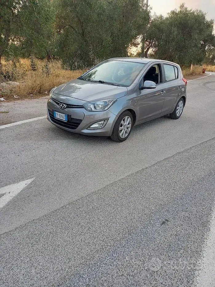 Usata Hyundai i20 85 CV (62 kW) 2012 Grigio Utilitaria