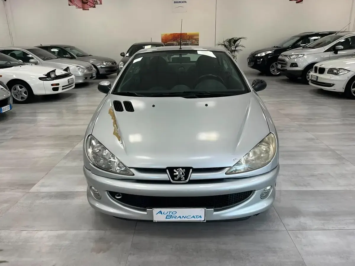 Usata Peugeot 206 CC 109 CV (80 kW) 2004 Argento Cabrio