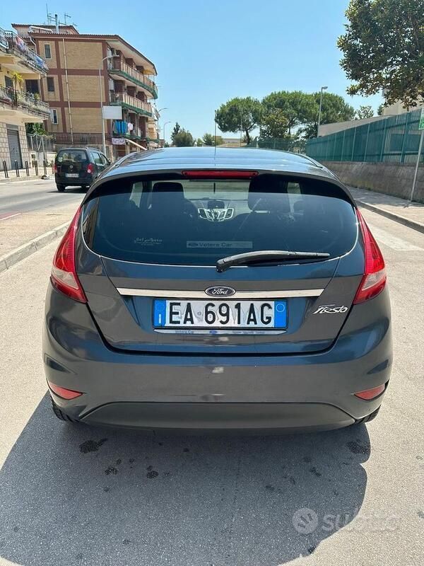 Usata Ford Fiesta 80 CV (58 kW) 2009 Nero Utilitaria