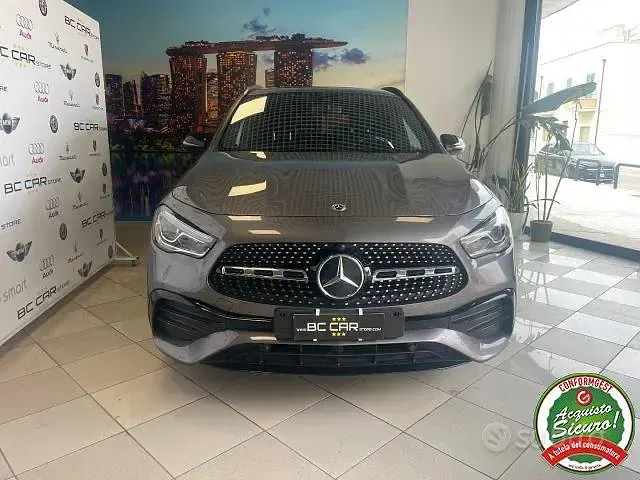 Usata Mercedes GLA200 Premium 150 CV (110 kW) 2022 Grigio SUV