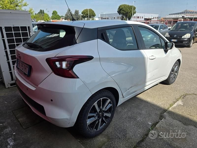 Gebraucht Nissan Micra Acenta 71 PS (52 kW) 2017 Weiß Kleinwagen