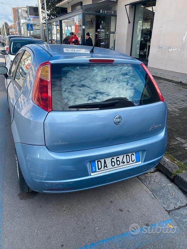 Usata Fiat Grande Punto 75 CV (55 kW) 2006 Blu Utilitaria