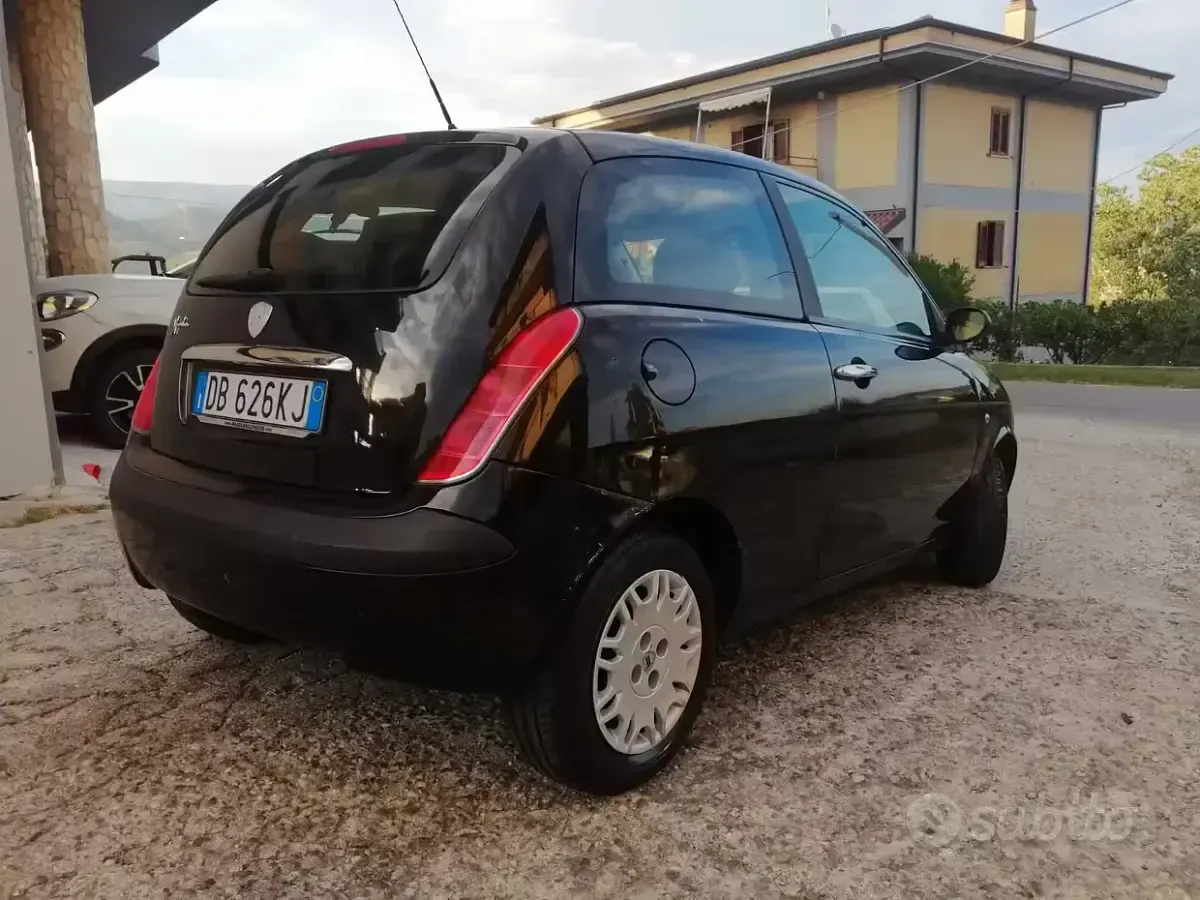 Usata Lancia Ypsilon 60 CV (44 kW) 2006 Utilitaria