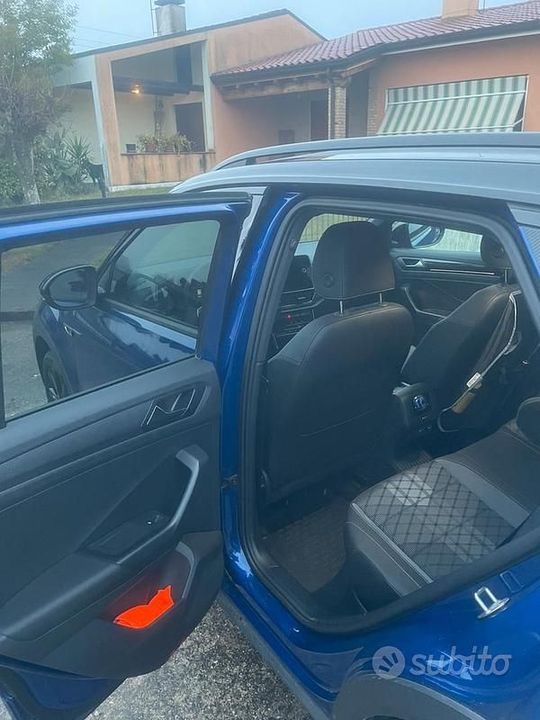 Usata VW T-Roc R-line 150 CV (110 kW) 2023 Blu SUV