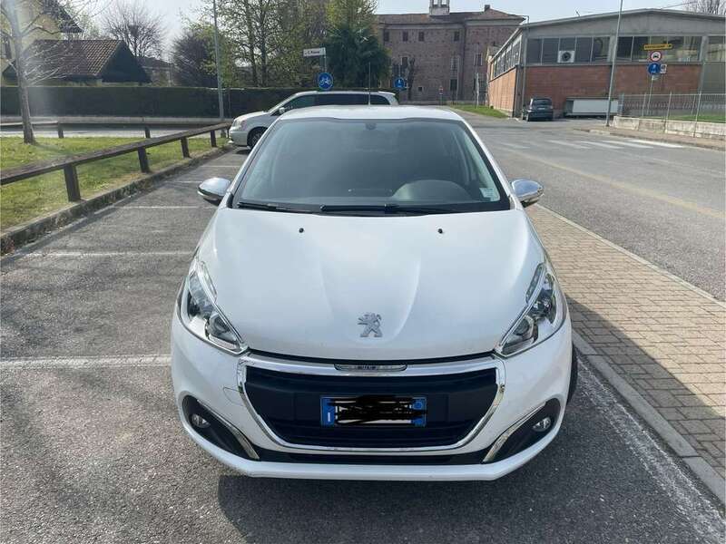 Usato 2018 Peugeot 208 1.6 Diesel 75 CV (9.900 €)
