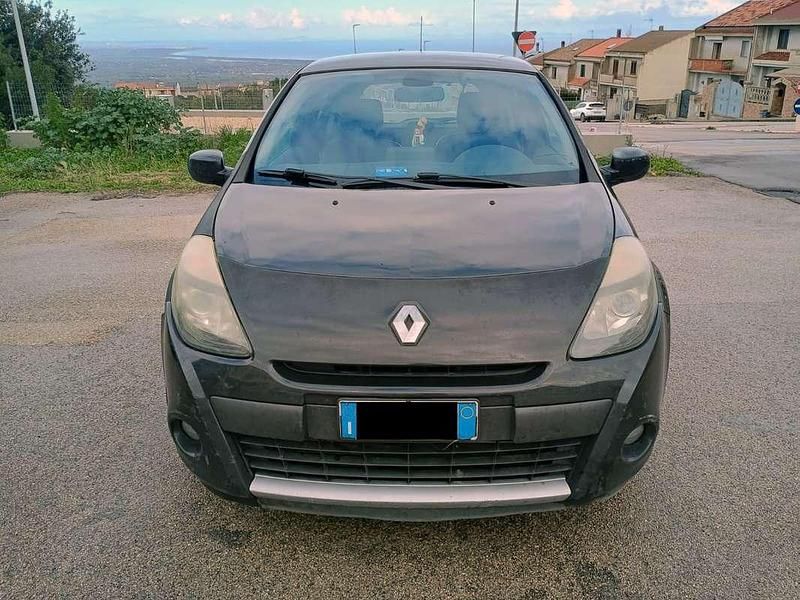 Usata Renault Clio III Dynamique 101 CV (74 kW) 2010 Nero Berlina