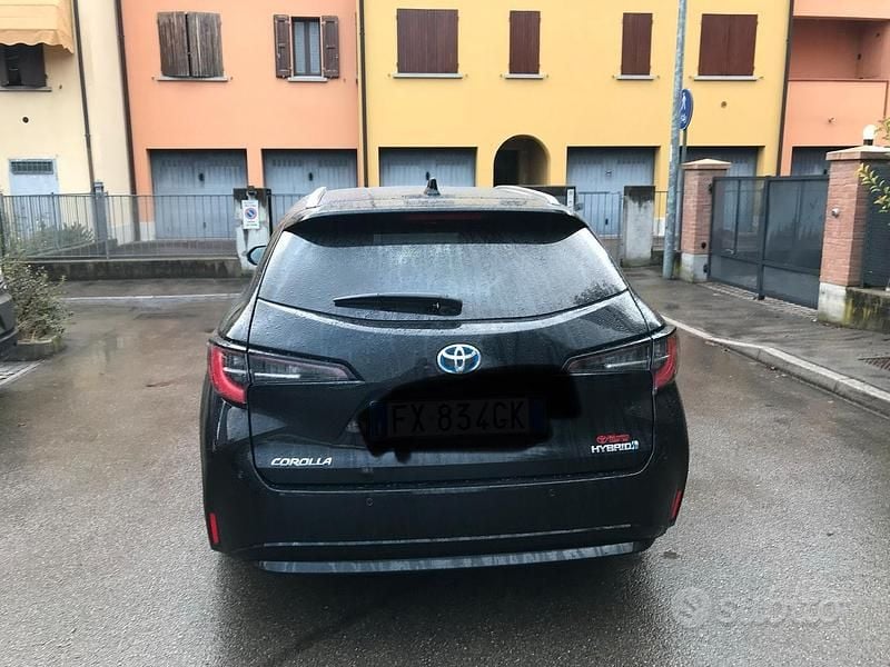 Usata Toyota Corolla 122 CV (89 kW) 2019 Nero Station wagon