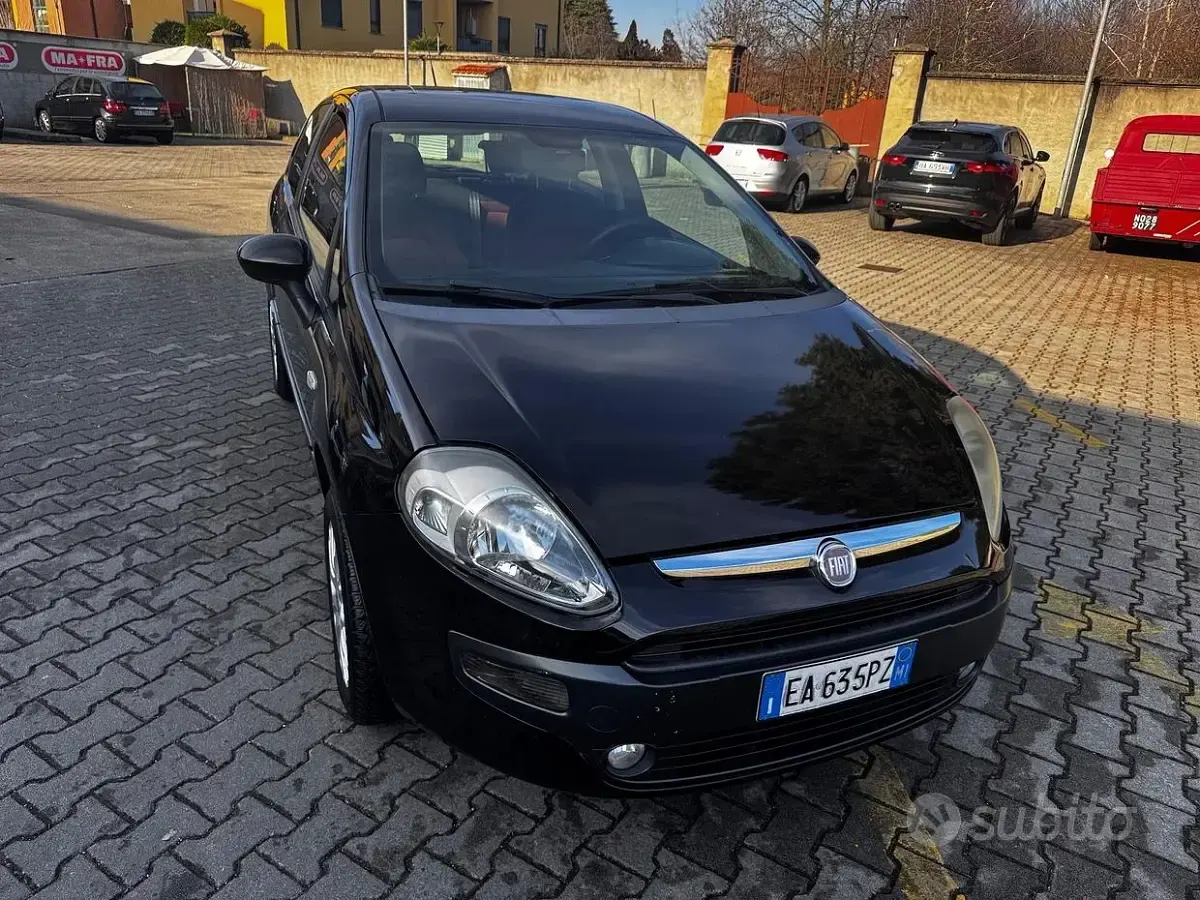 Usata Fiat Grande Punto 69 CV (50 kW) 2010 Nero Utilitaria