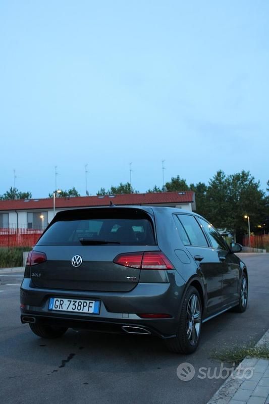 Usata VW Golf VII R-line 116 CV (85 kW) 2017 Grigio Berlina