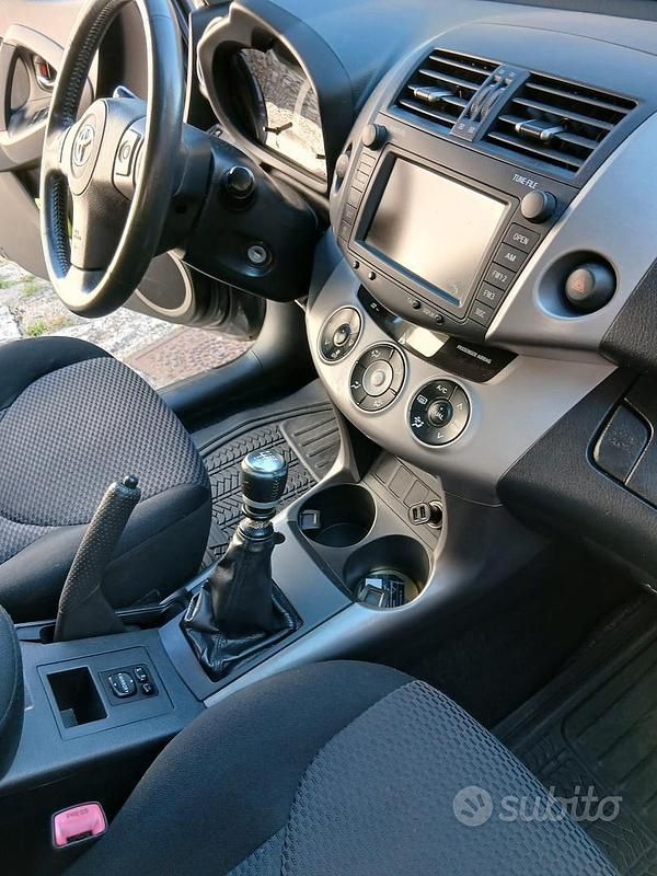 Usata Toyota RAV4 136 CV (100 kW) 2007 Grigio SUV