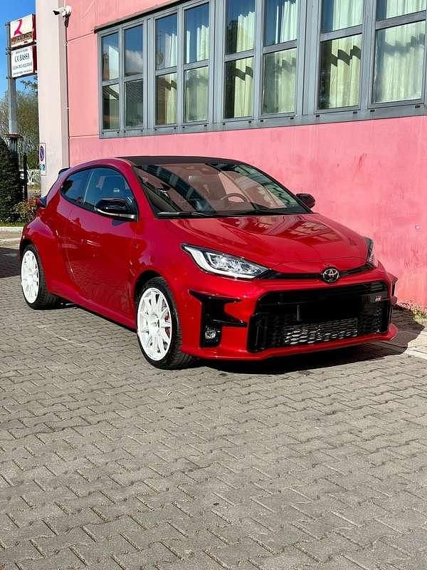 Usata Toyota Yaris 261 CV (191 kW) 2022 Rosso Utilitaria