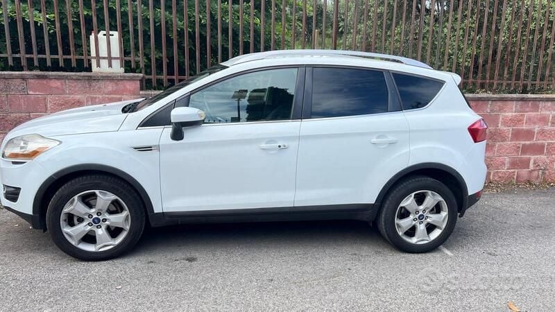 Usata Ford Kuga 163 CV (119 kW) 2012 Bianco SUV