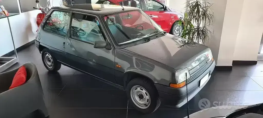 Usata Renault R5 48 CV (35 kW) 1991 Grigio scuro Utilitaria