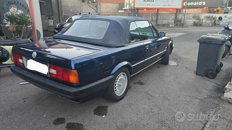 Usata BMW 318 Cabriolet 113 CV (83 kW) 1992 Blu Cabrio