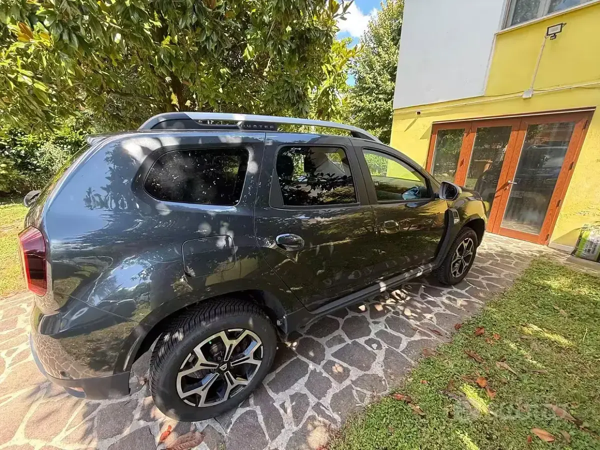 Usata Dacia Duster Prestige 101 CV (74 kW) 2021 Grigio SUV